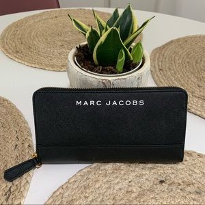 NWT Marc Jacobs Saffiano Wallet